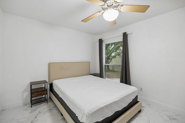 2601 Augusta Drive 14, Houston, TX 77057