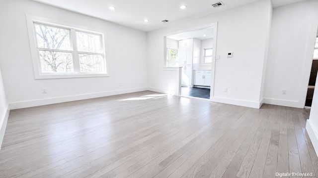 43 Yennicock Avenue 2, Port Washington, NY 11050