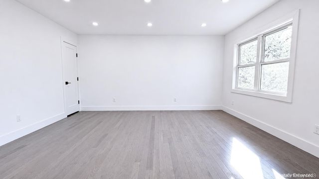 43 Yennicock Avenue 2, Port Washington, NY 11050