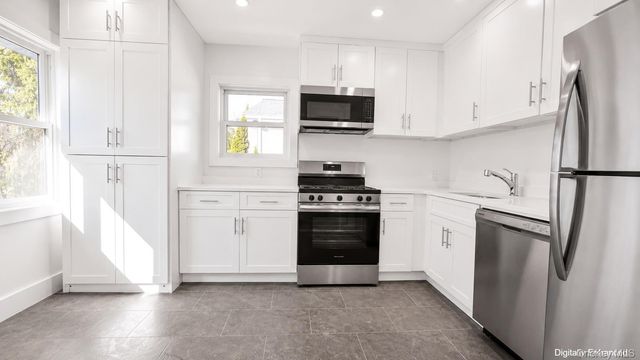 43 Yennicock Avenue 2, Port Washington, NY 11050