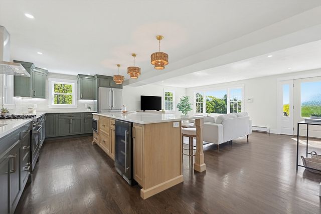 64 Hunting Ave, Shrewsbury, MA 01545