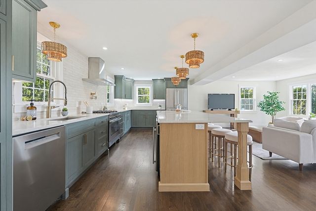 64 Hunting Ave, Shrewsbury, MA 01545