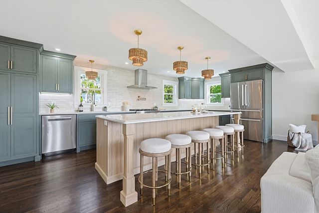 64 Hunting Ave, Shrewsbury, MA 01545