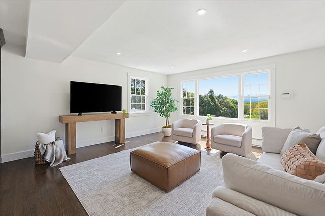 64 Hunting Ave, Shrewsbury, MA 01545