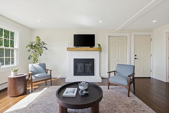 64 Hunting Ave, Shrewsbury, MA 01545
