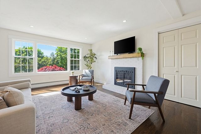 64 Hunting Ave, Shrewsbury, MA 01545