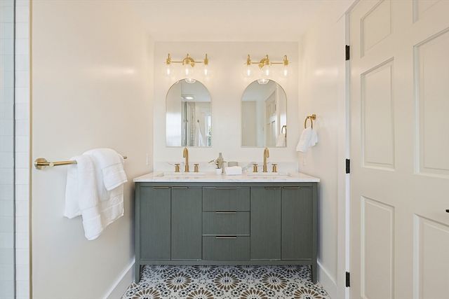 64 Hunting Ave, Shrewsbury, MA 01545