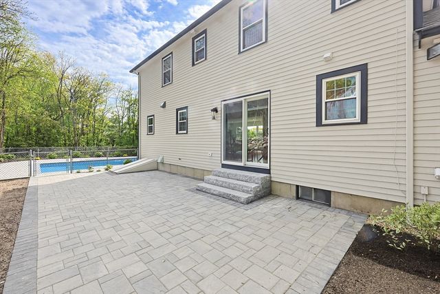 64 Hunting Ave, Shrewsbury, MA 01545