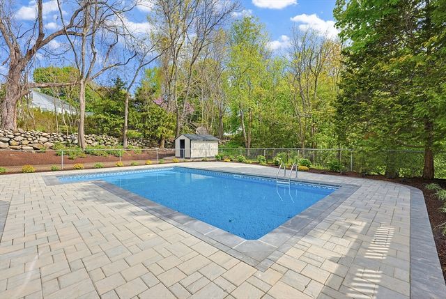 64 Hunting Ave, Shrewsbury, MA 01545