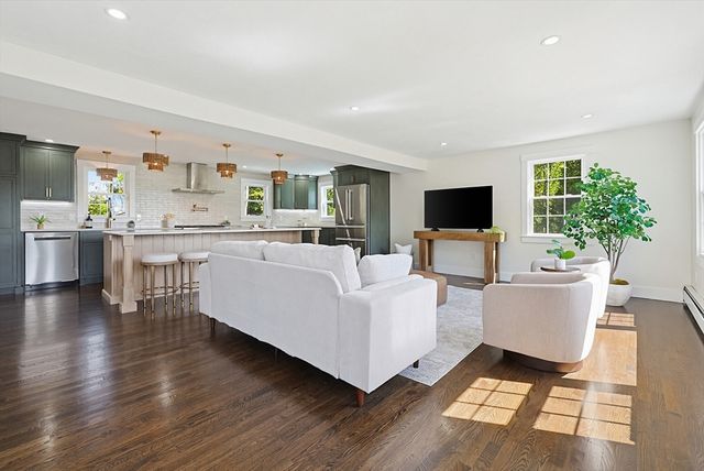 64 Hunting Ave, Shrewsbury, MA 01545