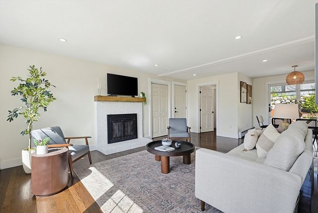 64 Hunting Ave, Shrewsbury, MA 01545