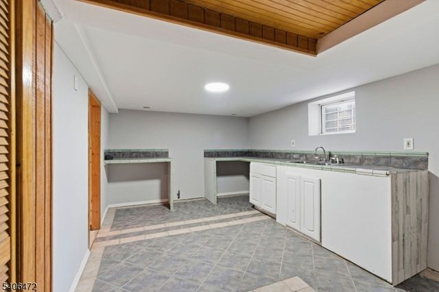 15 Valley St, Newark City, NJ 07106