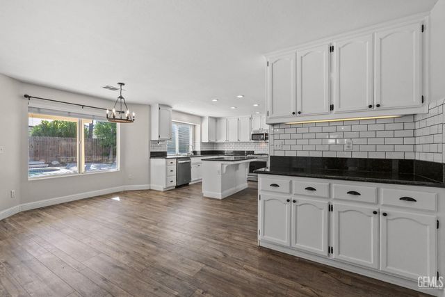 1012 Tularosa Street, Bakersfield, CA 93312