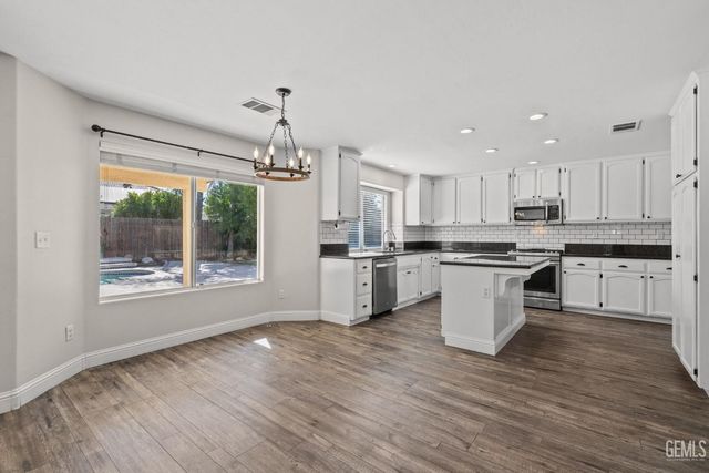 1012 Tularosa Street, Bakersfield, CA 93312