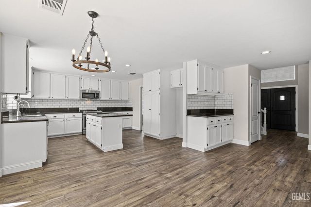 1012 Tularosa Street, Bakersfield, CA 93312