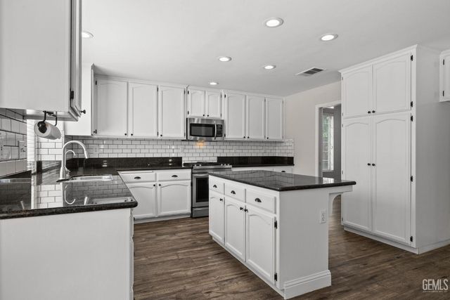 1012 Tularosa Street, Bakersfield, CA 93312