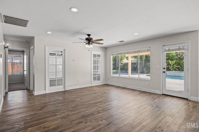 1012 Tularosa Street, Bakersfield, CA 93312