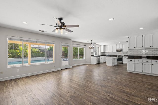 1012 Tularosa Street, Bakersfield, CA 93312