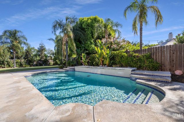 1012 Tularosa Street, Bakersfield, CA 93312