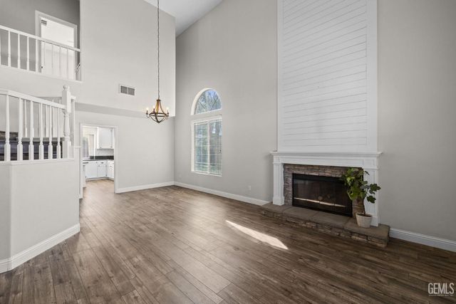 1012 Tularosa Street, Bakersfield, CA 93312