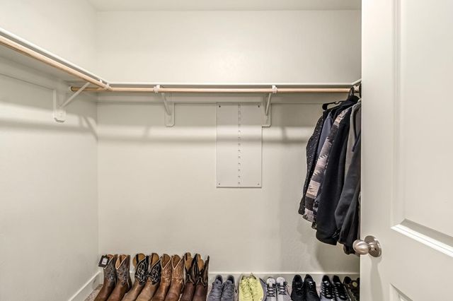 1356 W Annika, Hanford, CA 93230