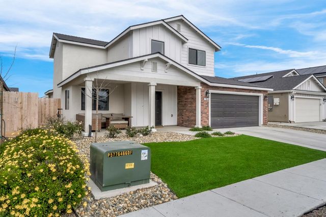 1356 W Annika, Hanford, CA 93230