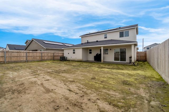 1356 W Annika, Hanford, CA 93230