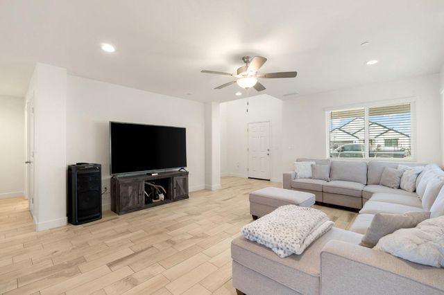 1356 W Annika, Hanford, CA 93230