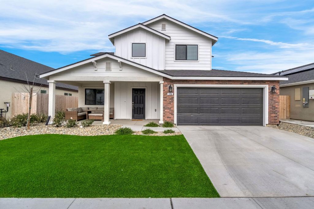 1356 W Annika, Hanford, CA 93230