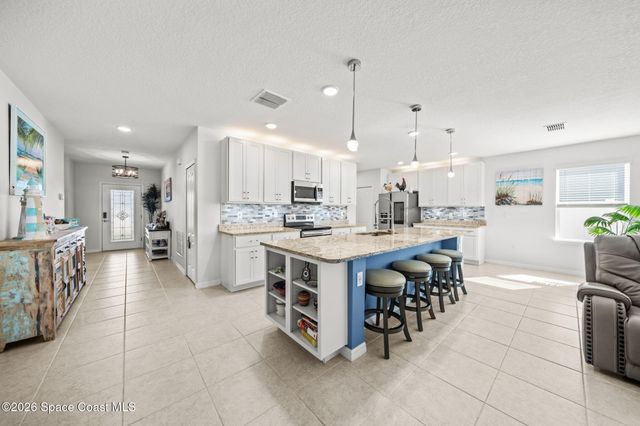 764 Corbin Circle SW, Palm Bay, FL 32908