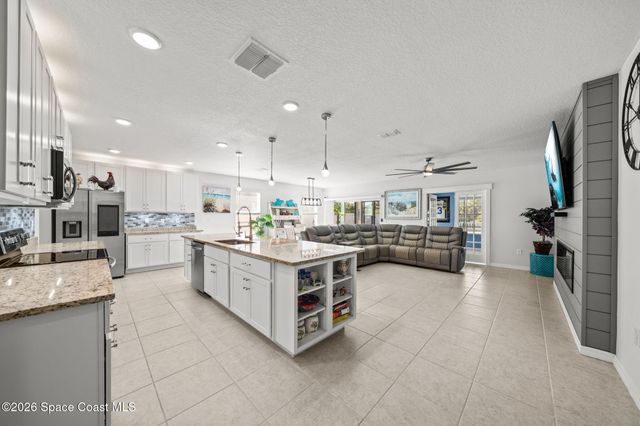 764 Corbin Circle SW, Palm Bay, FL 32908