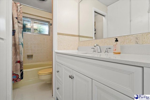 1040 Left Bank Dr, Florence, SC 29501