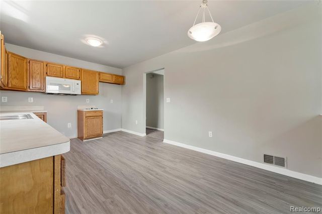17245 Martin Road, Roseville, MI 48066