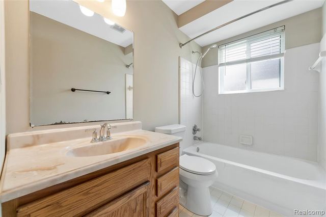 17245 Martin Road, Roseville, MI 48066