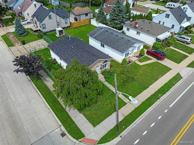 17245 Martin Road, Roseville, MI 48066