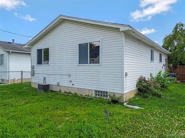 17245 Martin Road, Roseville, MI 48066