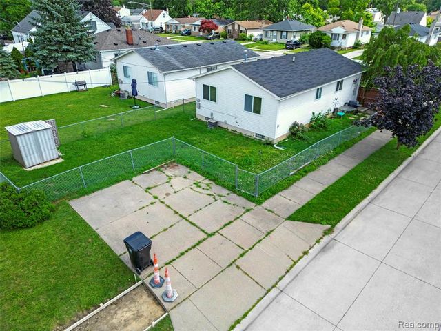 17245 Martin Road, Roseville, MI 48066