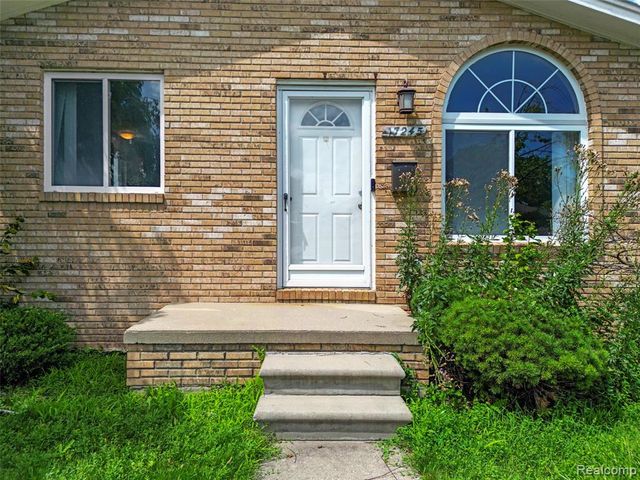 17245 Martin Road, Roseville, MI 48066
