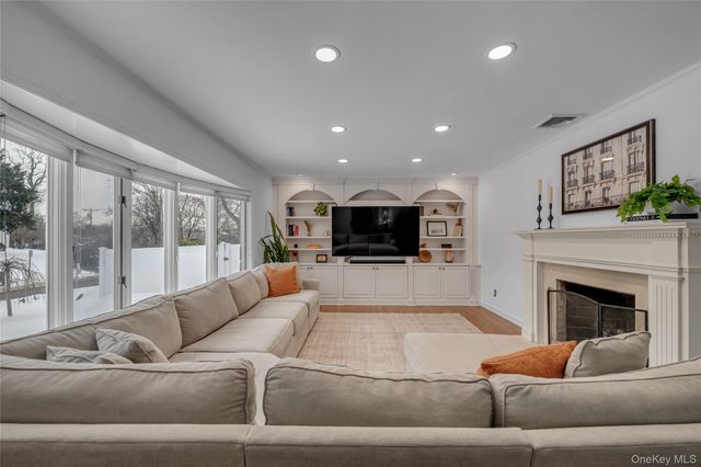 1A Orchard Farm Road, Port Washington, NY 11050