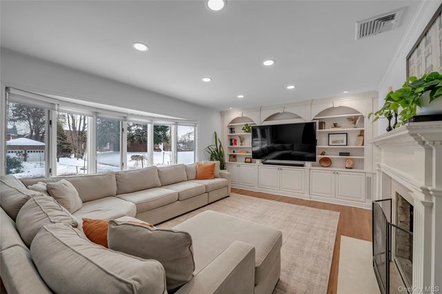 1A Orchard Farm Road, Port Washington, NY 11050