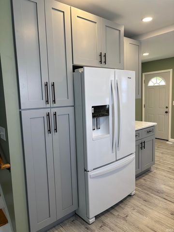 1612 S Fares Avenue, Evansville, IN 47714