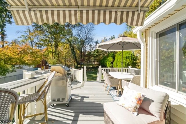 24 E Harrison Pl, Livingston Twp., NJ 07039