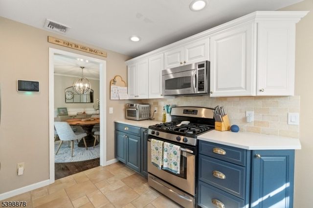 24 E Harrison Pl, Livingston Twp., NJ 07039