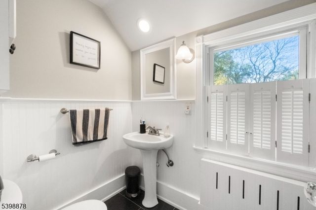 24 E Harrison Pl, Livingston Twp., NJ 07039