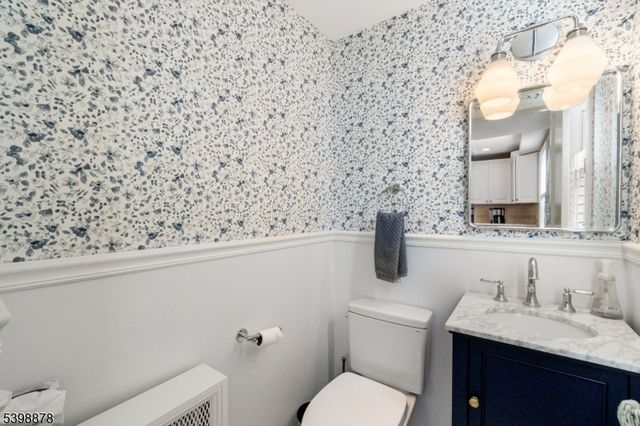 24 E Harrison Pl, Livingston Twp., NJ 07039