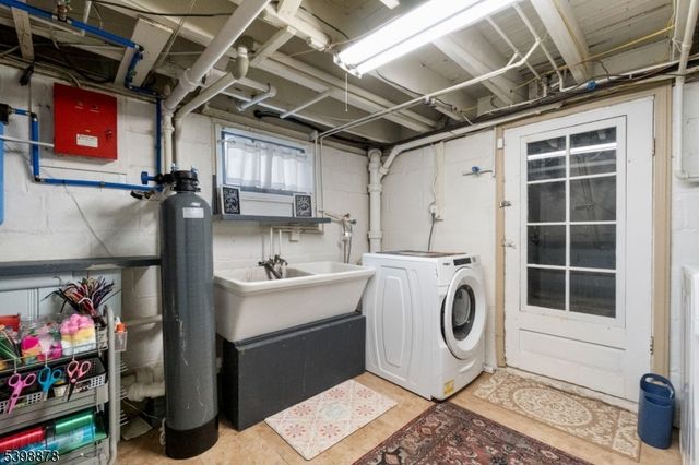 24 E Harrison Pl, Livingston Twp., NJ 07039