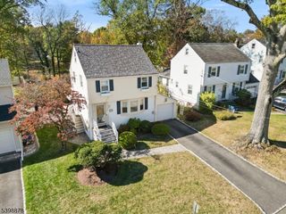 24 E Harrison Pl, Livingston Twp., NJ 07039