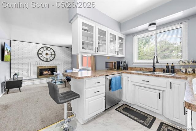 29410 Runey Drive, Warren, MI 48092