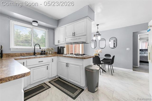 29410 Runey Drive, Warren, MI 48092