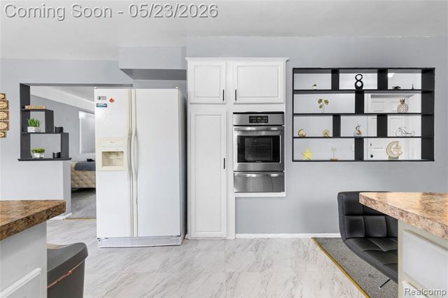 29410 Runey Drive, Warren, MI 48092